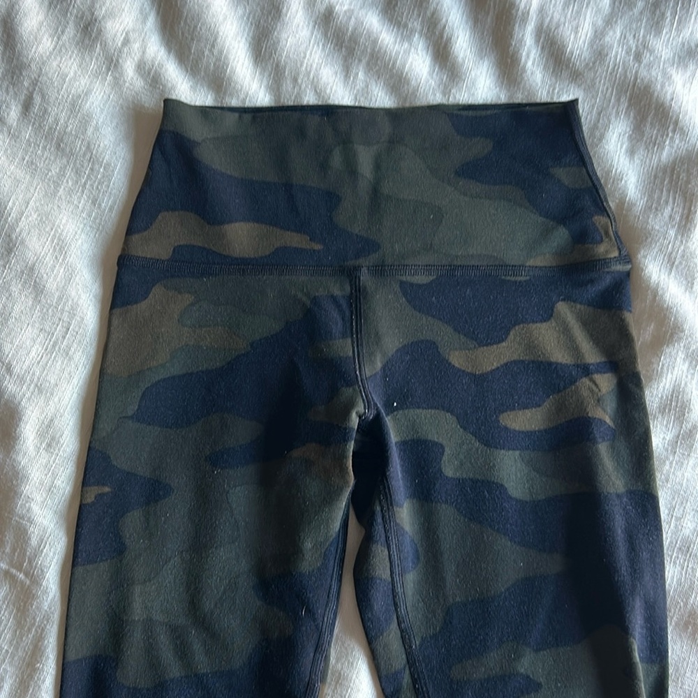 PINK Camo High-Rise Leggings Size XS